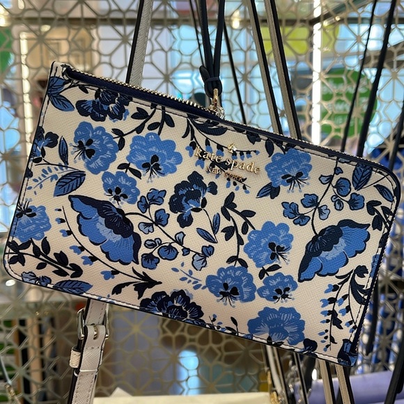 Kate Spade Lucy Vase Floral Medium L Zip Wristlet
Blue Multicolor / vase floral - Picture 11 of 16